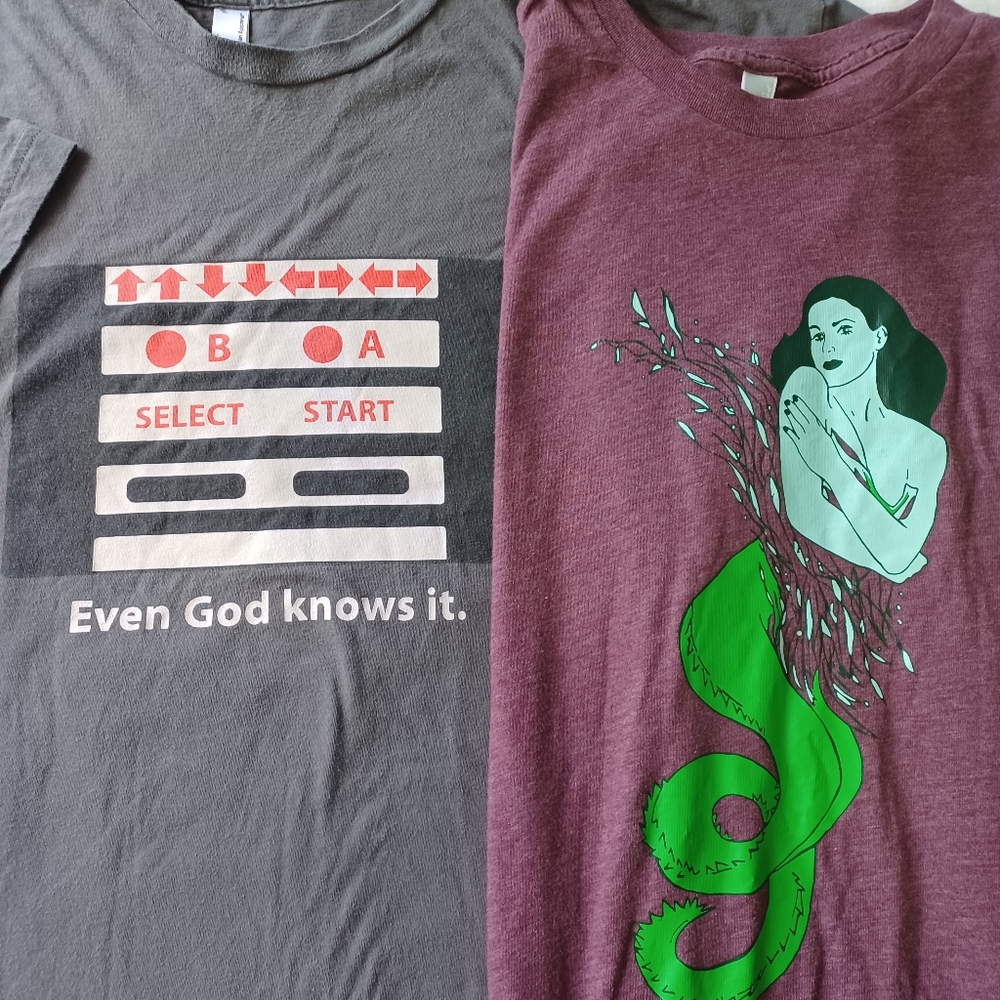 2 T-Shirt Bundle 2x American Apparel Serpent Woman and Nintendo Graphic